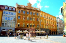 Letní Praha - Pražané na ulici