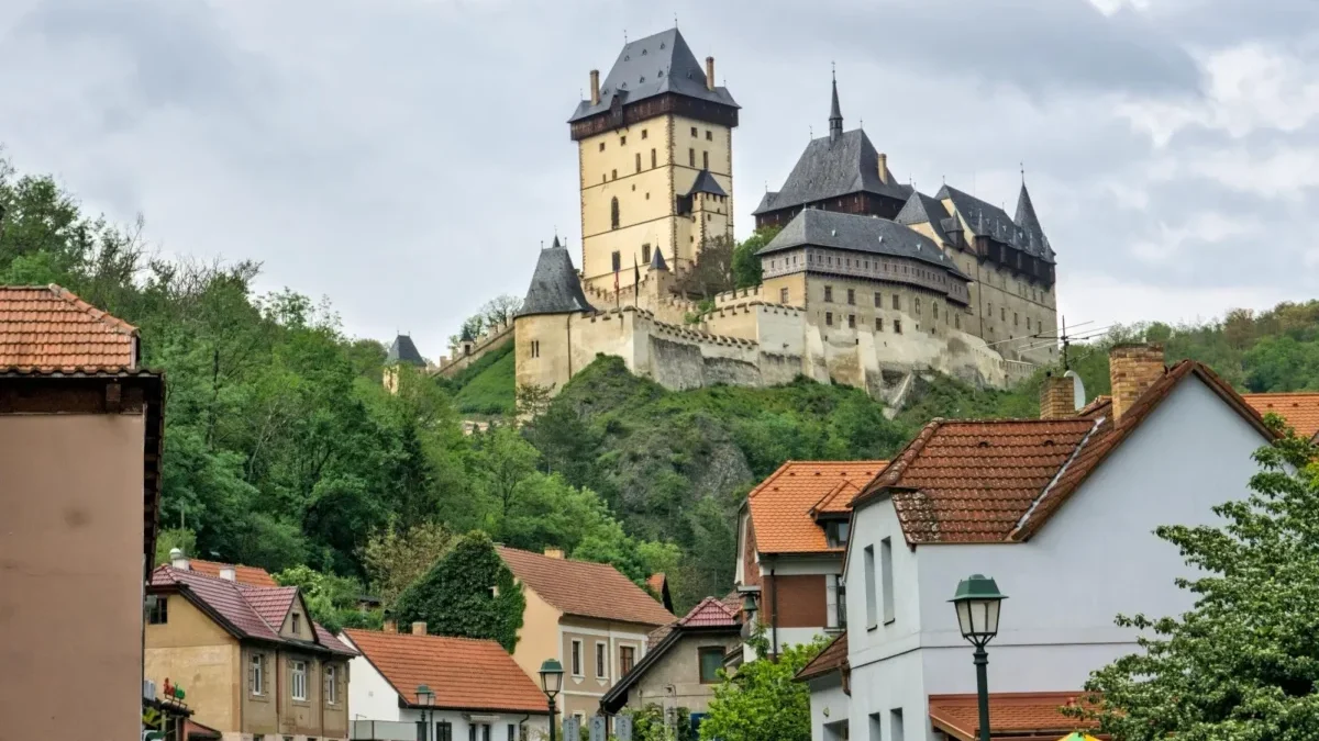 Majestátní hrad Karlštejn