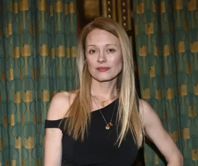 Linda Rybová pózuje na fotku.