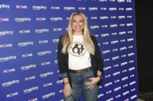 Lucie Borhyová se usmívá.