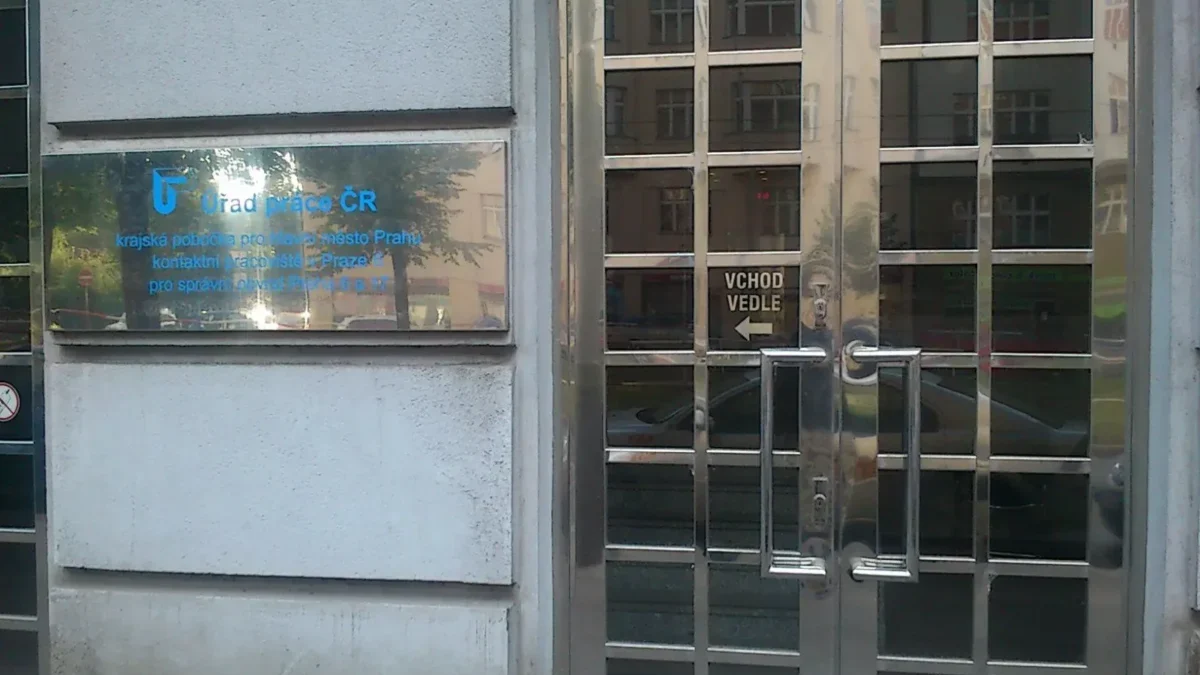 I když člověk pracoval 45 let a nebyl v evidenci úřadu práce, malá chyba může drasticky snížit starobní důchod.