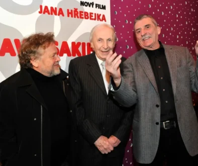 chudík a další herci na premiéře filmu Kavasaki