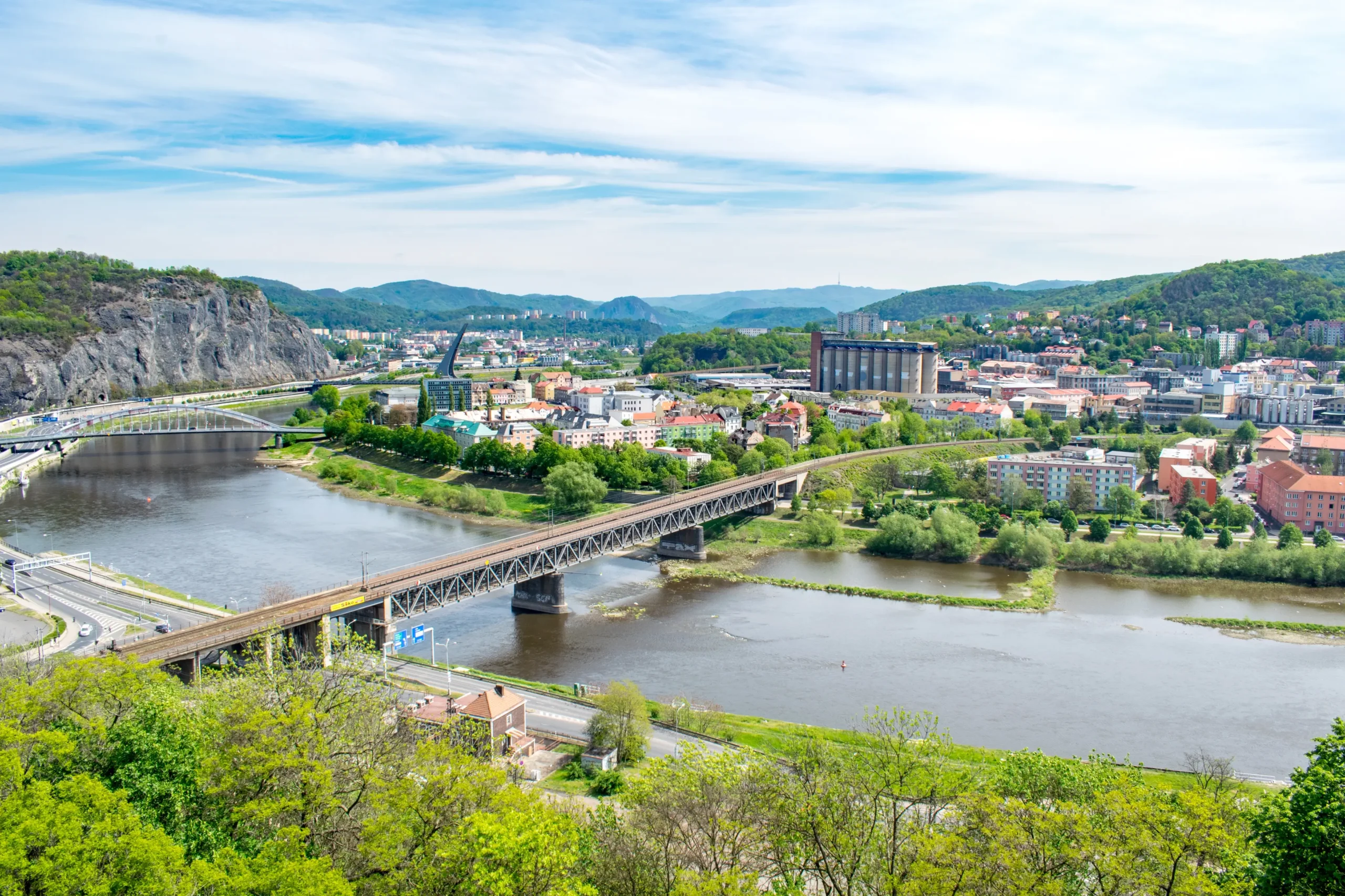 shutterstock_1396816670-2 | TVGURU.cz Výhled na krajské město Ústí nad Labem.