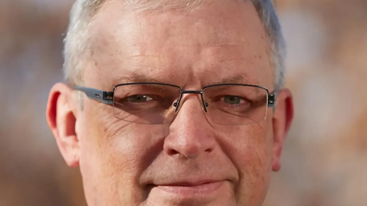 Senátor David Smoljak