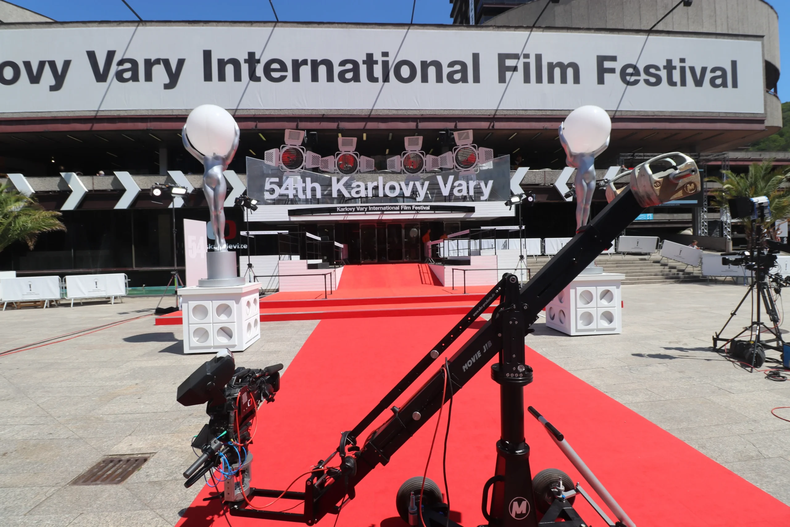 shutterstock_2366272457 | TVGURU.cz Karlovy vary filmový festival
