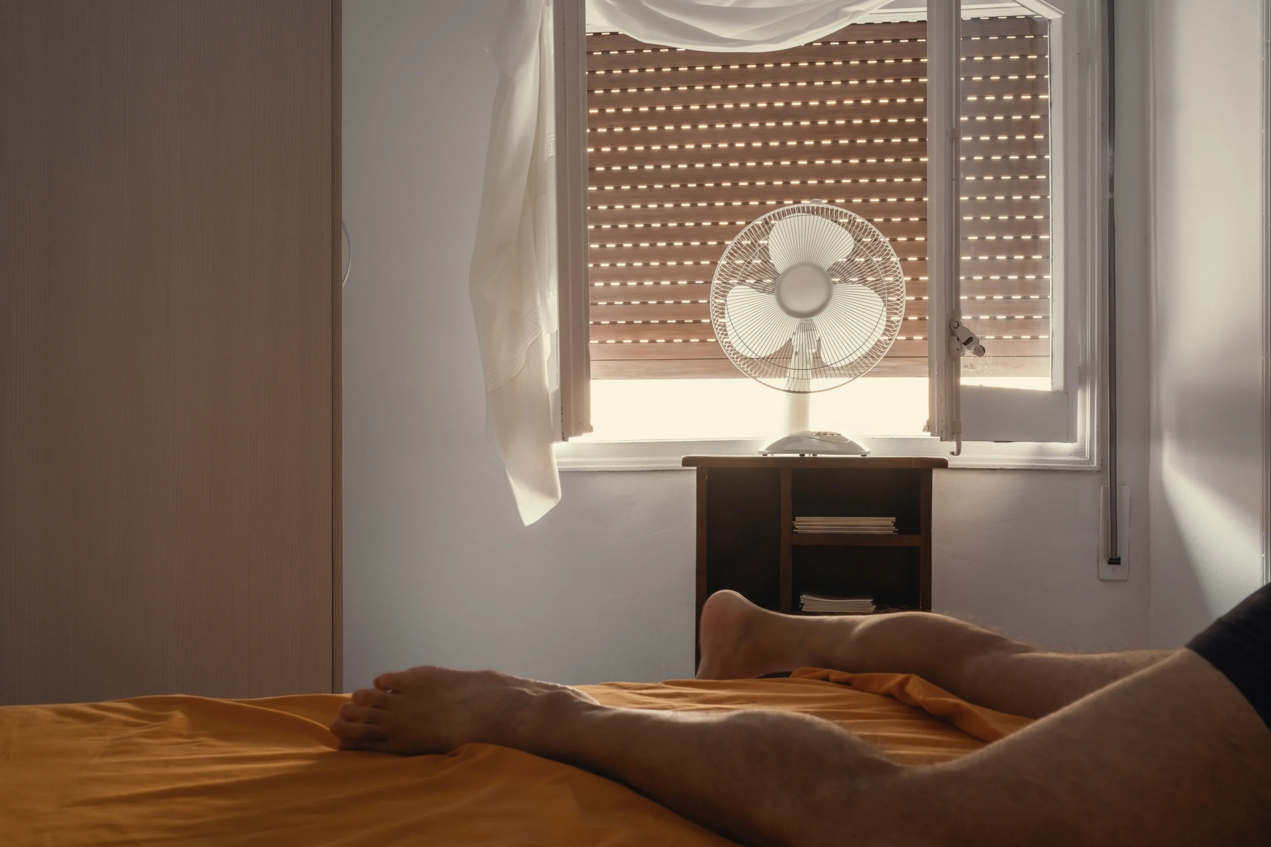 shutterstock_2647285283 | TVGURU.cz ventilátor v ložnici