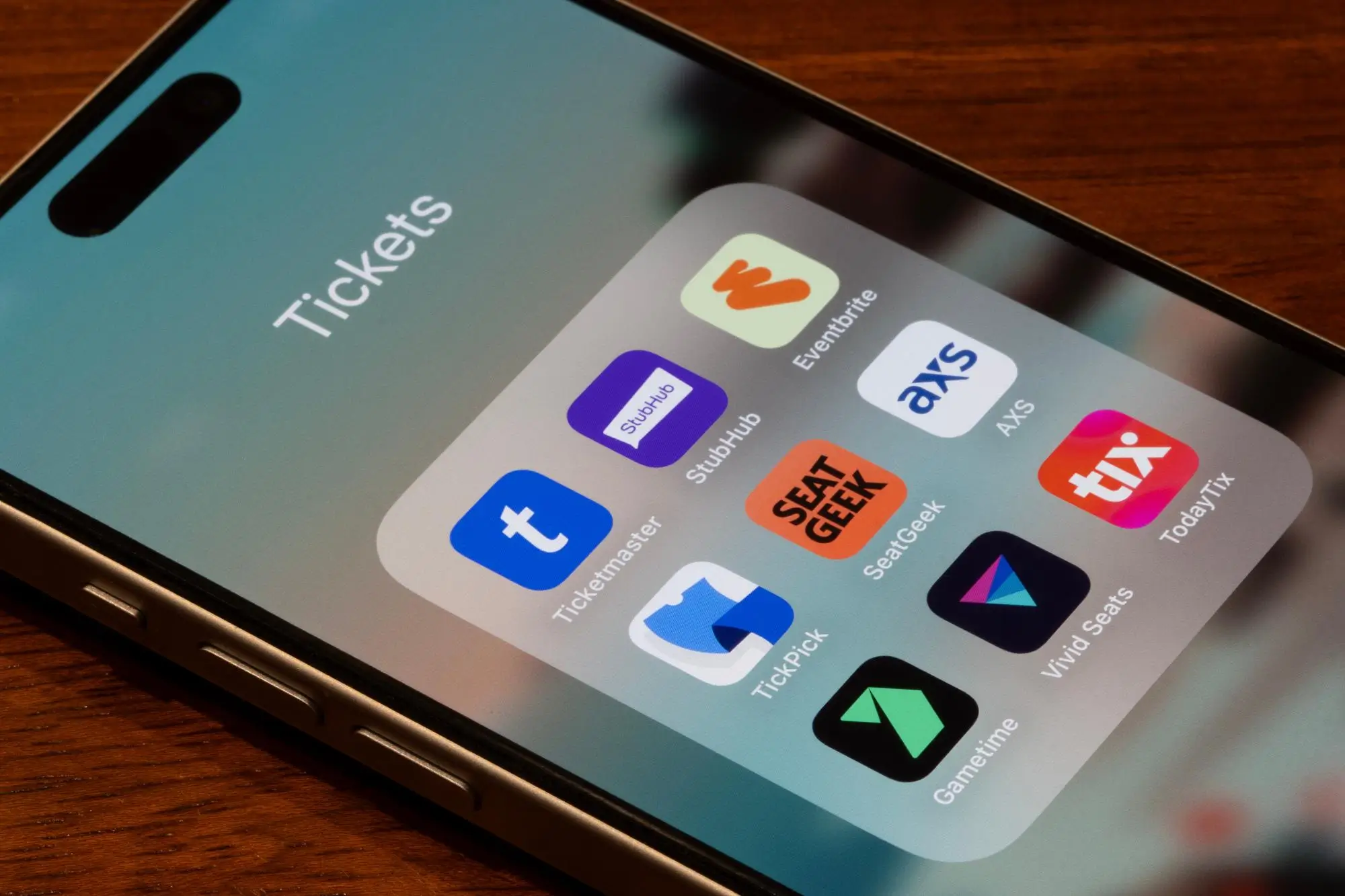 Jízdenku na léto si můžete pořídit přes mobilní aplikaci Můj vlak | TVGURU.cz Jízdenku na léto si můžete pořídit přes mobilní aplikaci Můj vlak - mobil s aplikacemi