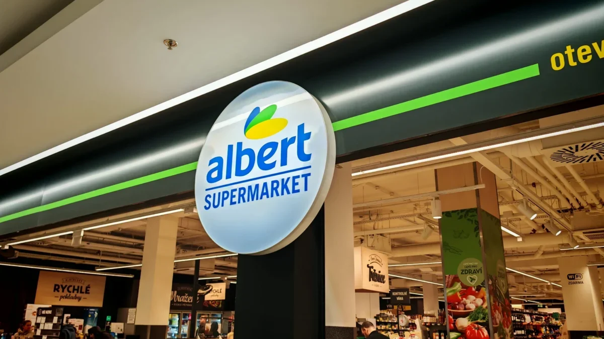 vchod do obchodu s nápisem Albert