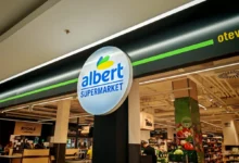 vchod do obchodu s nápisem Albert