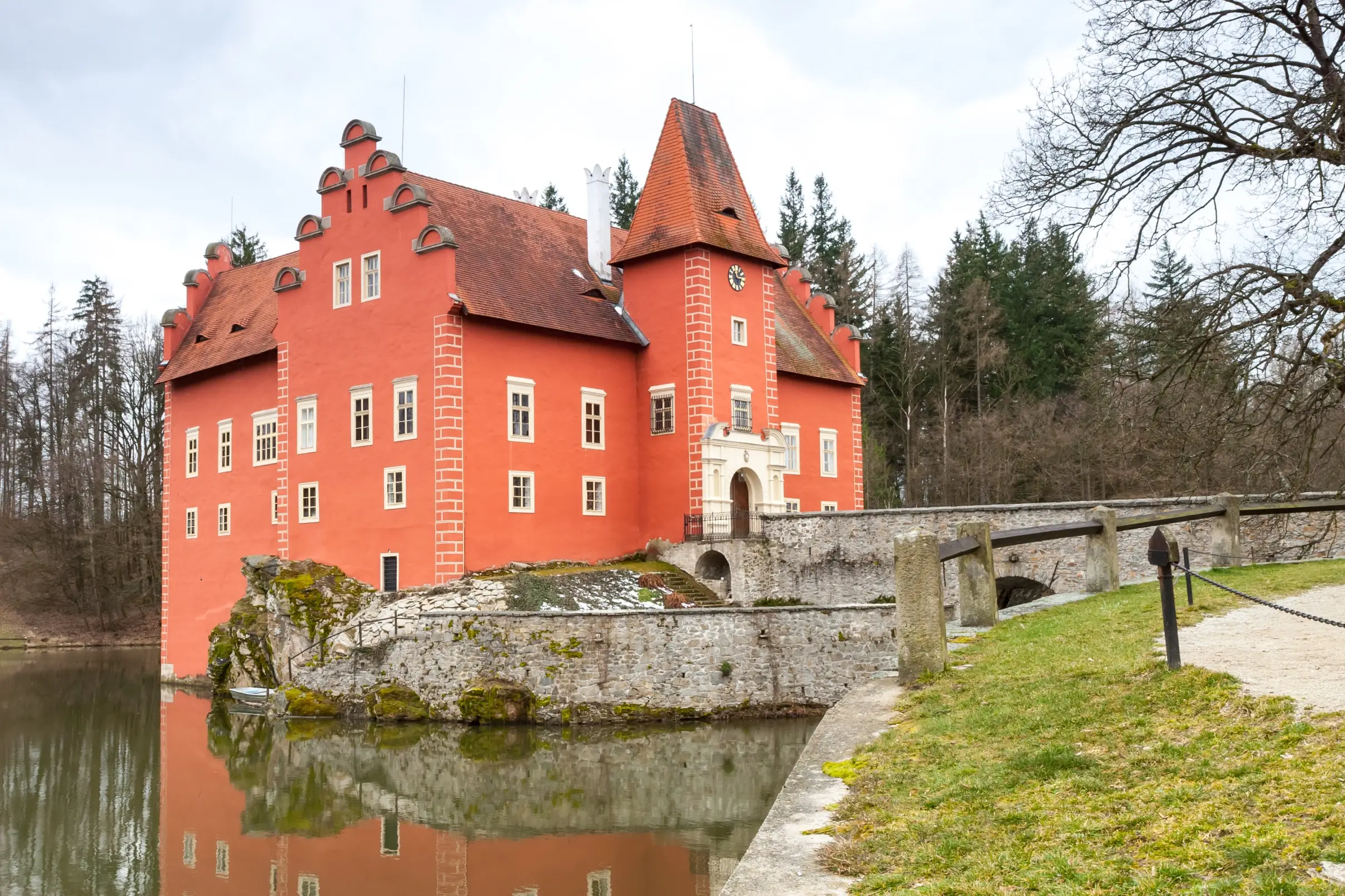 shutterstock_1018950982-2 | TVGURU.cz Zámek Červená Lhota
