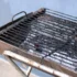 Špinavý rošt na grilu