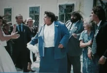 Scéna z filmu Slunce, seno a pár facek