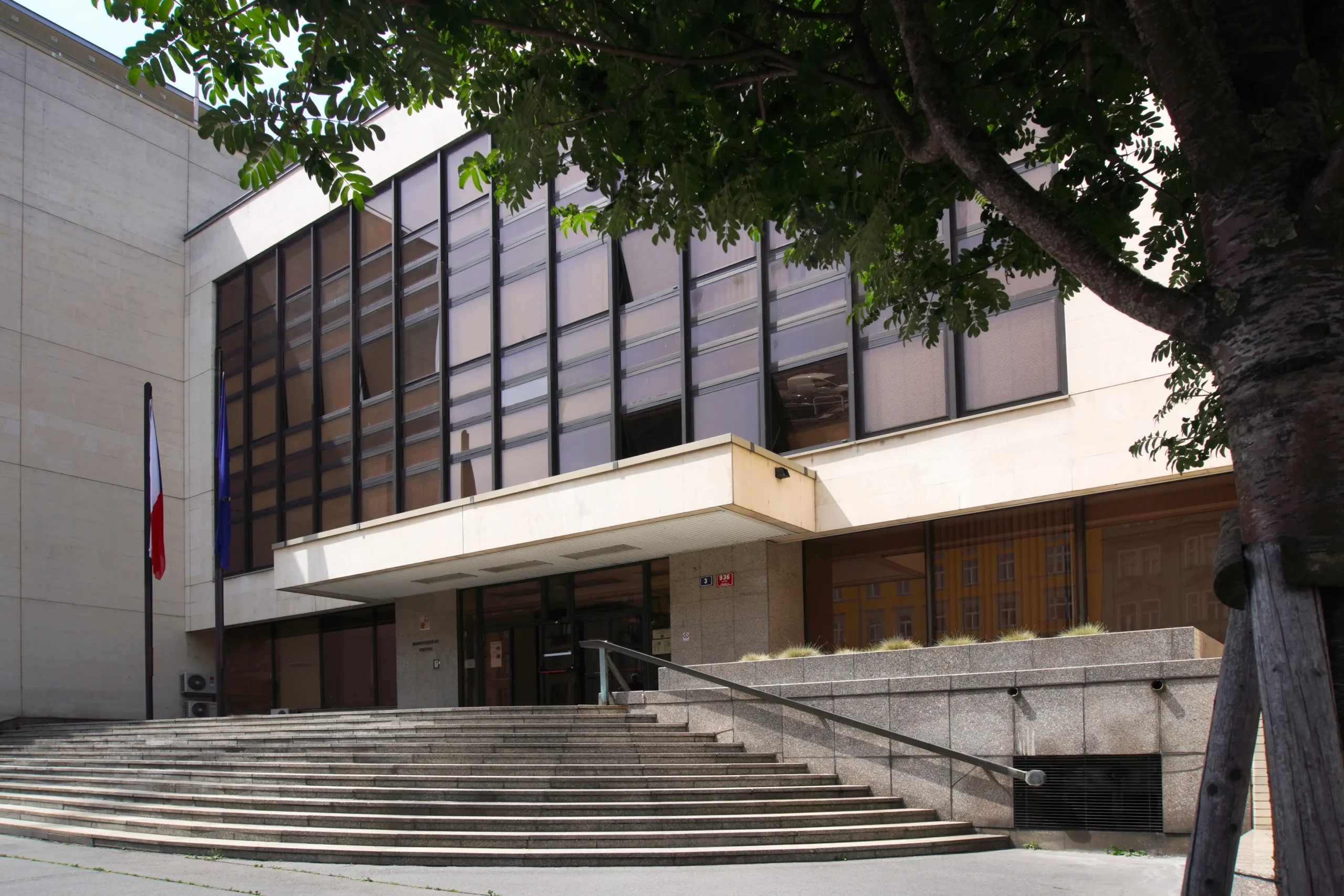 shutterstock_1429839329-2 | TVGURU.cz Budova ministerstva vnitra