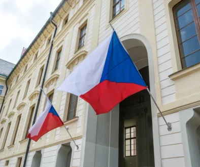 České vlajky na budově