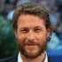 Luke Bracey jako Charles
