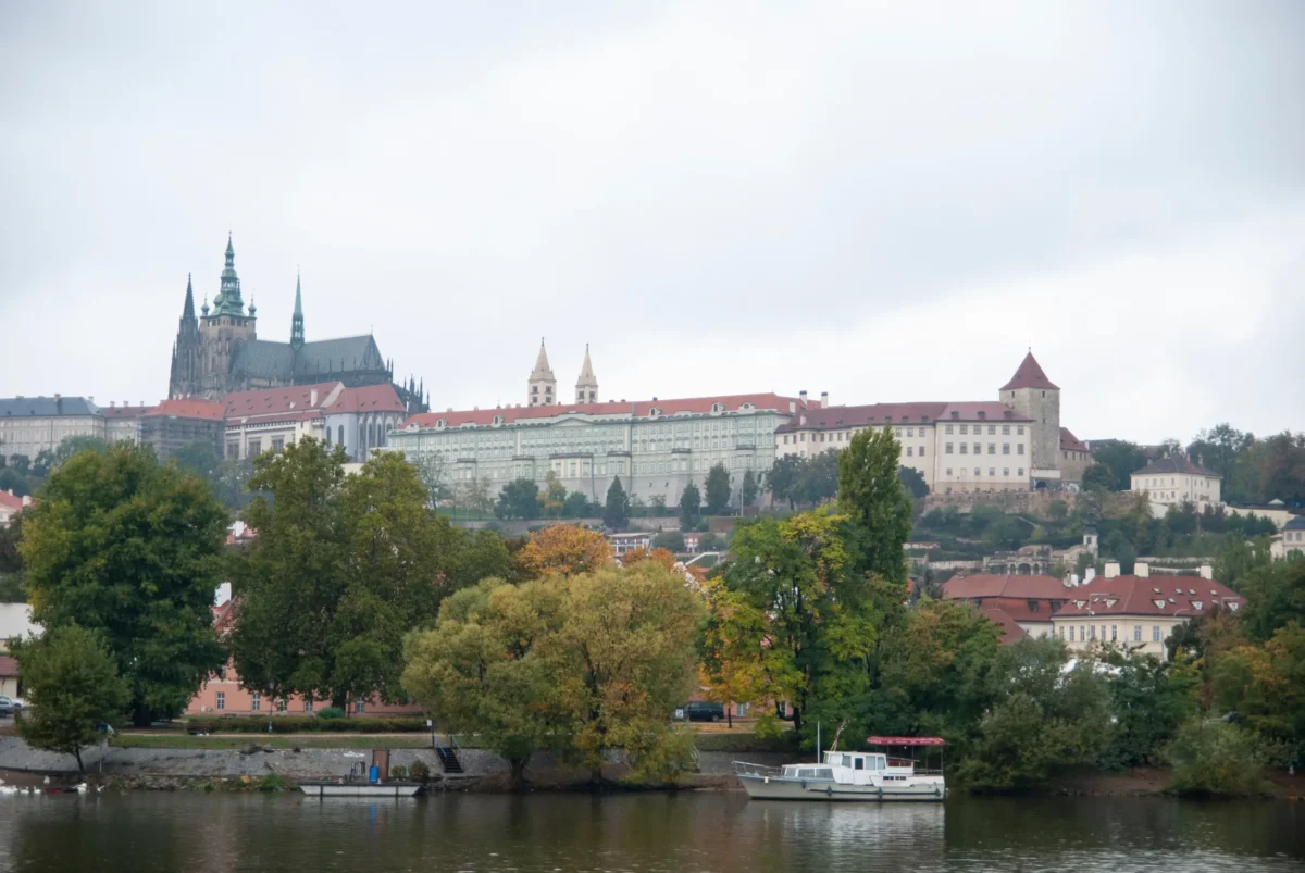 shutterstock_1271919391-2 | TVGURU.cz Pohled na pražský hrad