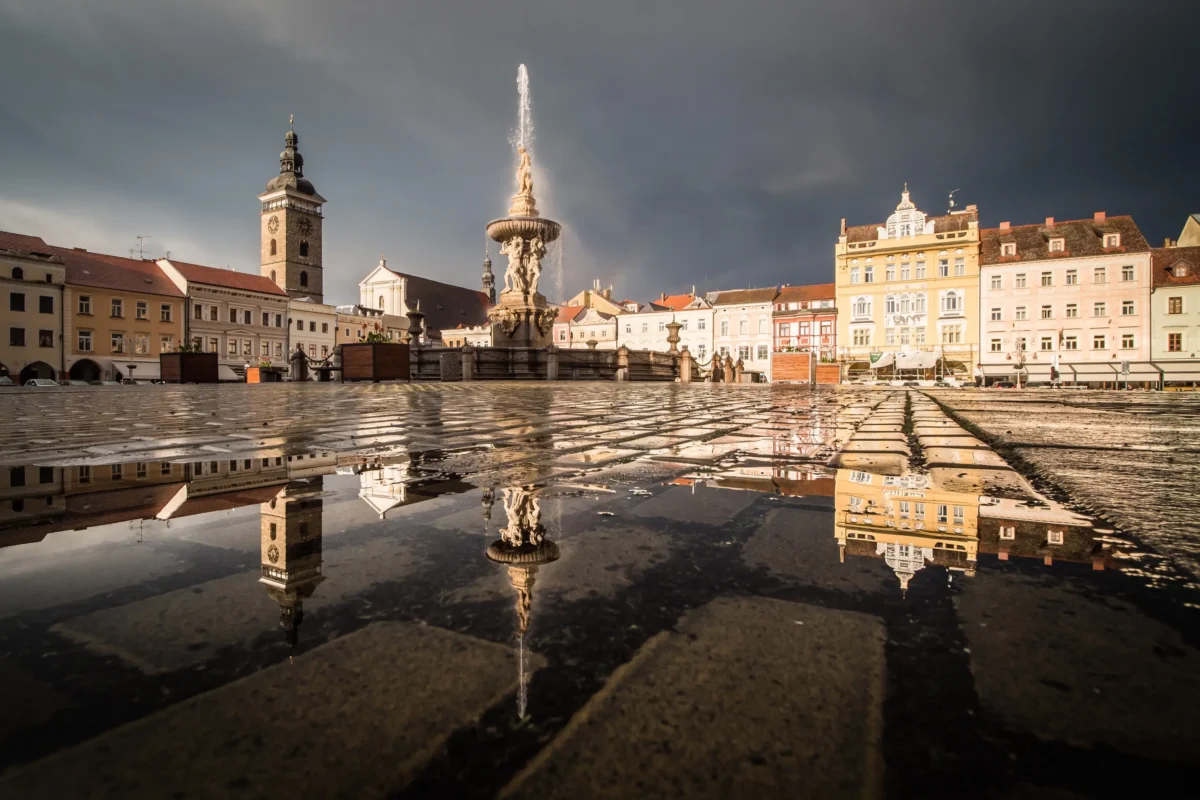 shutterstock_2121895103-2 | TVGURU.cz Náměstí v Českých Budějovicích