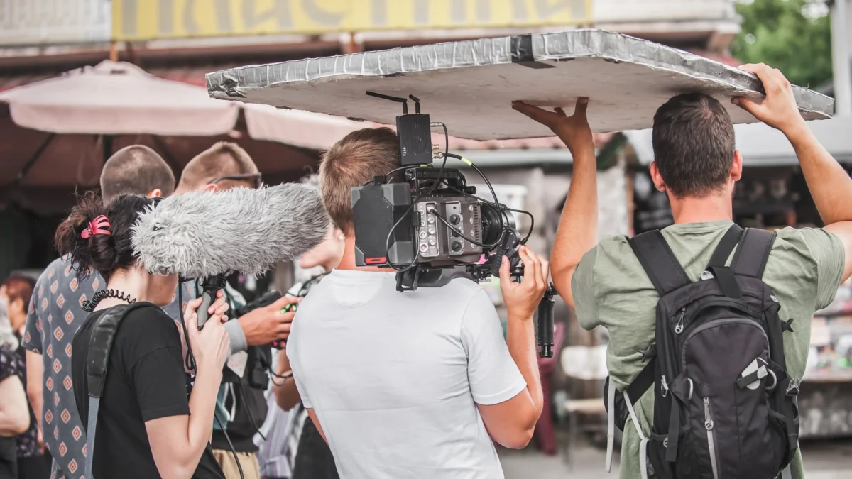shutterstock_2131038881 1 | TVGURU.cz Filmový štáb