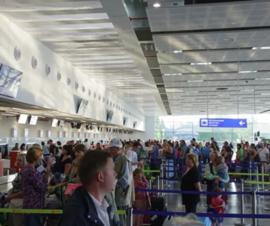Turisté na letišti v Bulharsku