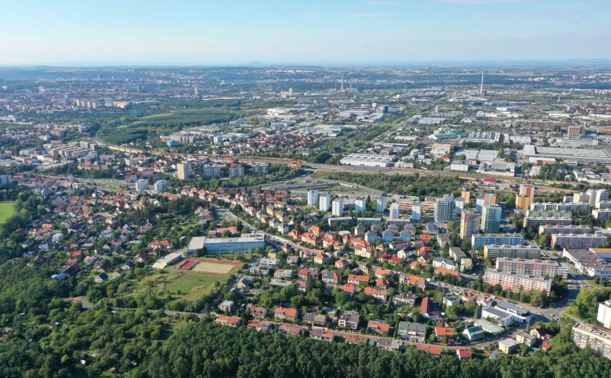 letecký pohled na pražskou hostivař