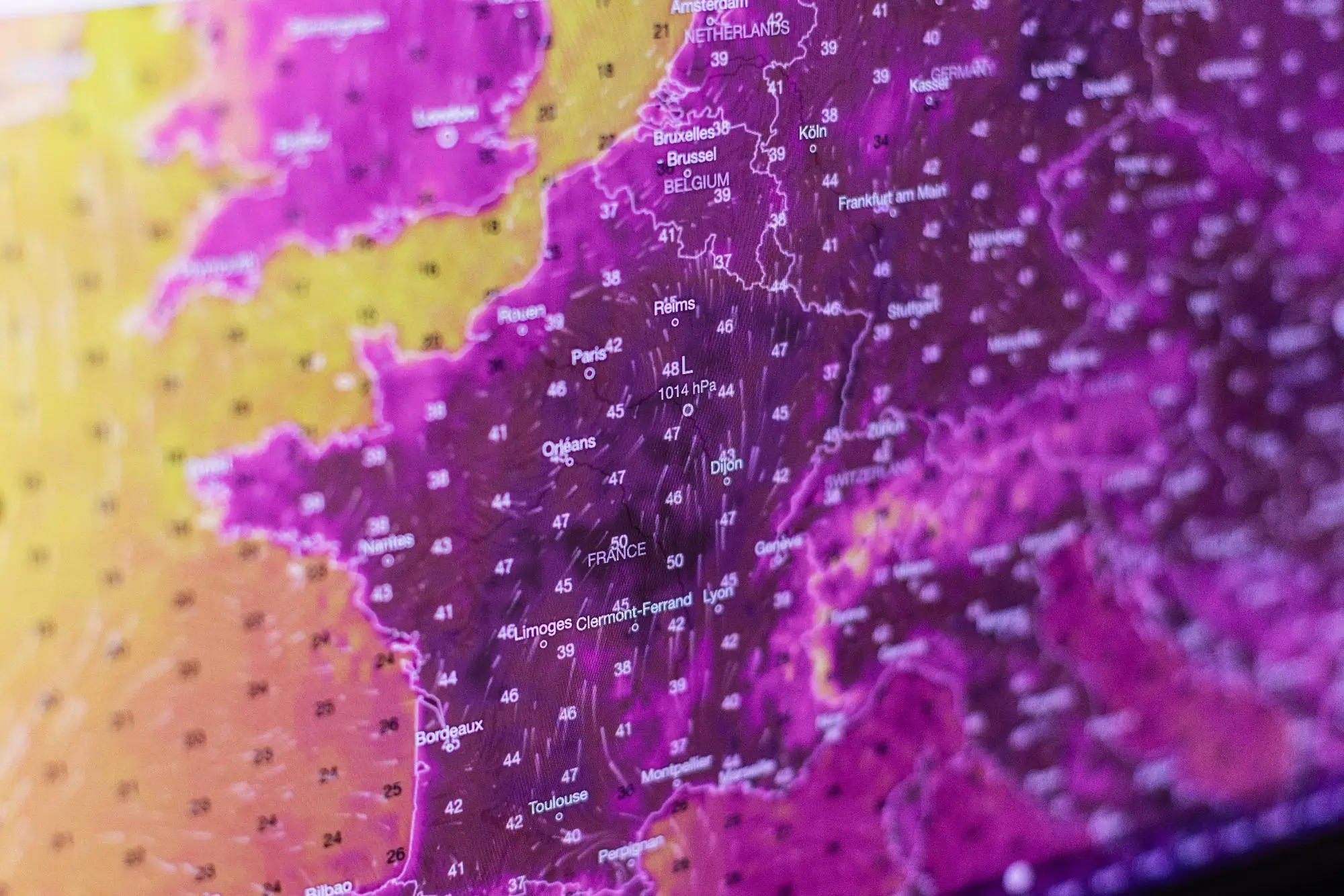 Vedra nad středozápadní Evropou | TVGURU.cz Vedra nad středozápadní Evropou - předpovědní mapa