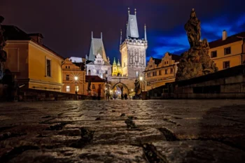 Noční Karlův most