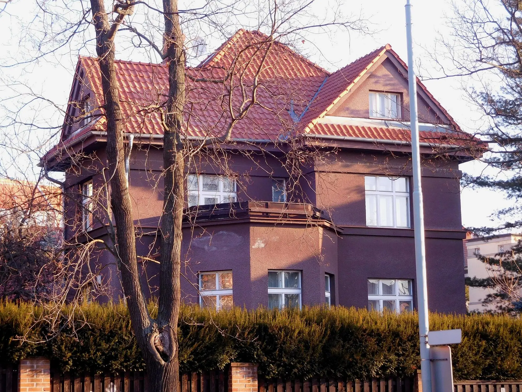Vila Slováčkových | TVGURU.cz Vila Slováčkových - pohled zvenku