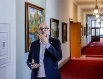 Oto Klempíř v obleku