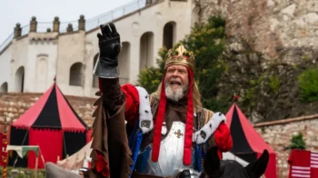 muž v historickém kostýmu