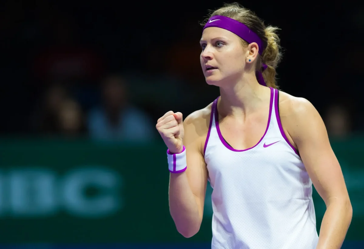 Známou nositelkou oblíbeného jména je i tenistka Šafářová. Zdroj: Shutterstock | TVGURU.cz Female tennis player in a white and purple outfit, fist raised in celebration, on a tennis court with dark background
