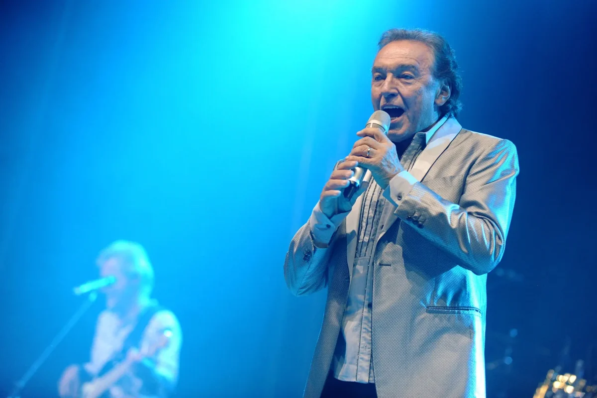shutterstock_356238050-2 | TVGURU.cz Karel Gott zpívá.