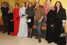 Herci na premiéře komedie Lítá v tom