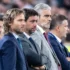 Pavel Nedvěd a další muži na fotbalovém stadionu
