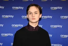Maxmilián Kocek se tváří vážně.