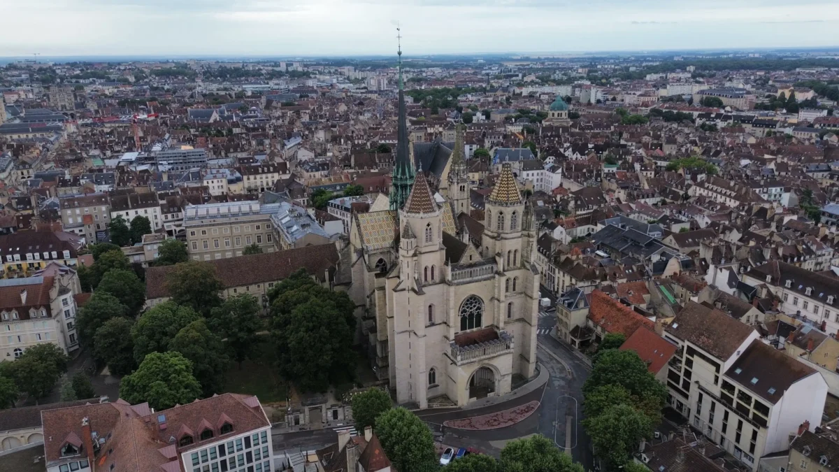 shutterstock_2593422479-2 | TVGURU.cz Pohled na Dijon z výšky