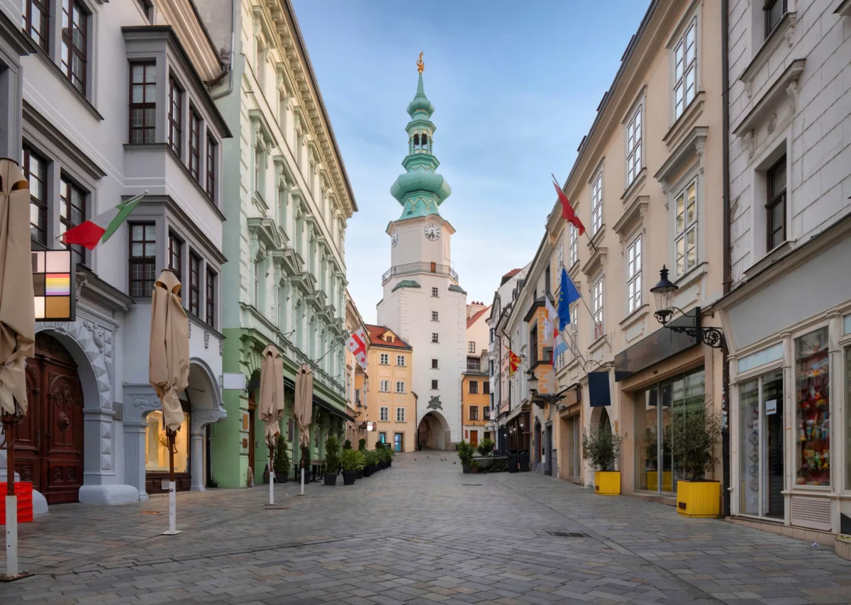 Celý život prožil herec v Bratislavě. Zdroj: Shutterstock | TVGURU.cz Ulice Bratislavy