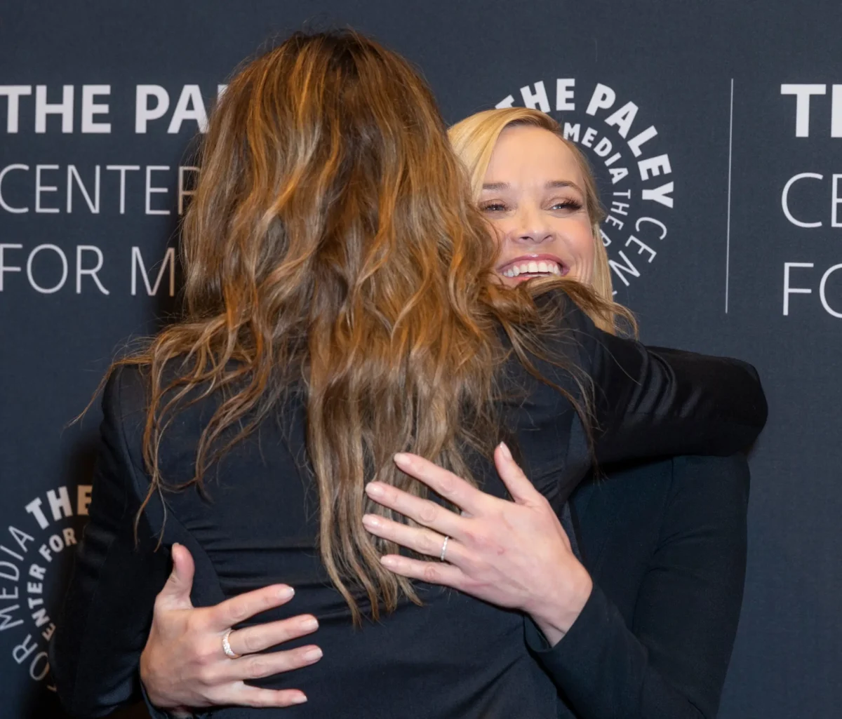 shutterstock_1545511349-2 | TVGURU.cz Jennifer Aniston objímá Reese Witherspoon