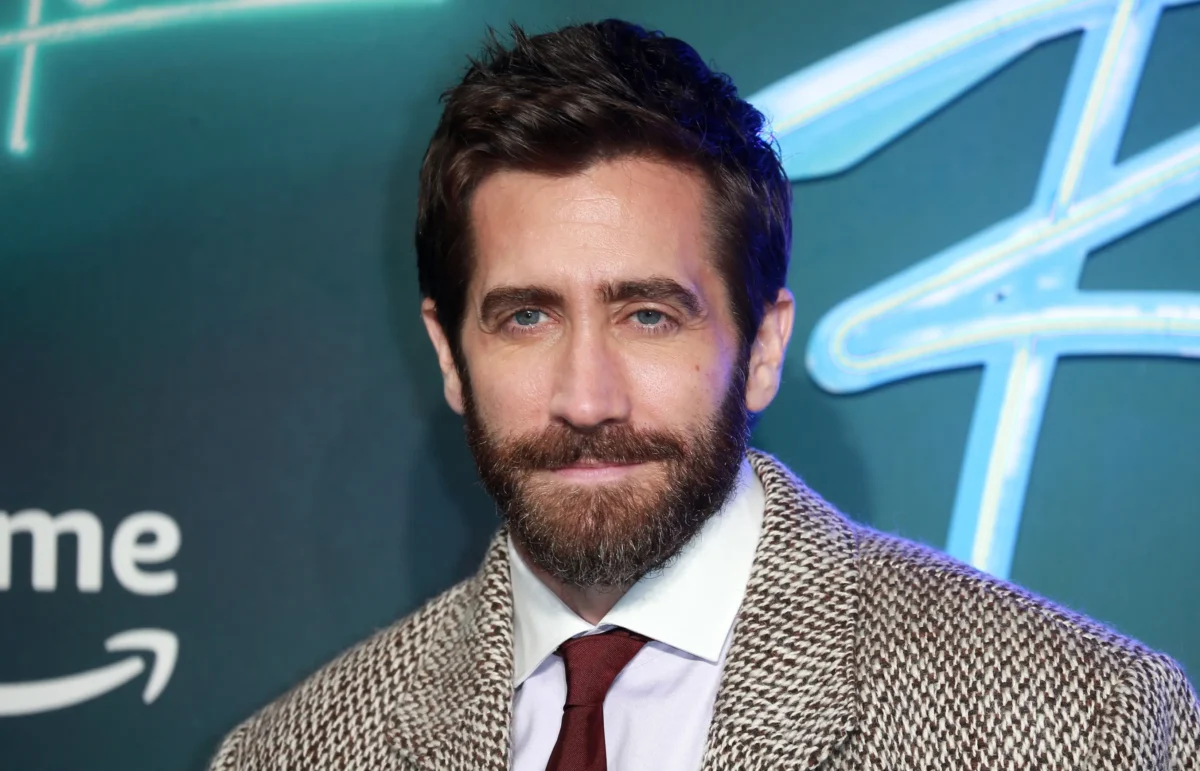 shutterstock_2437804435-2 | TVGURU.cz Jake Gyllenhaal se culí.