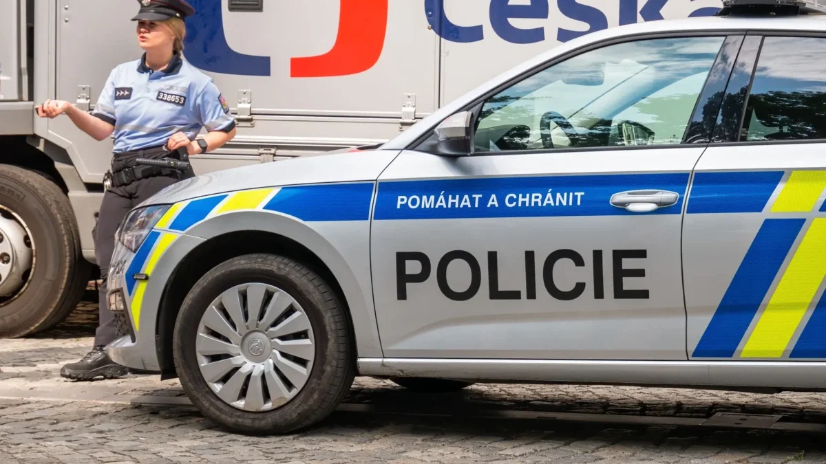 Policejní auto u České televize