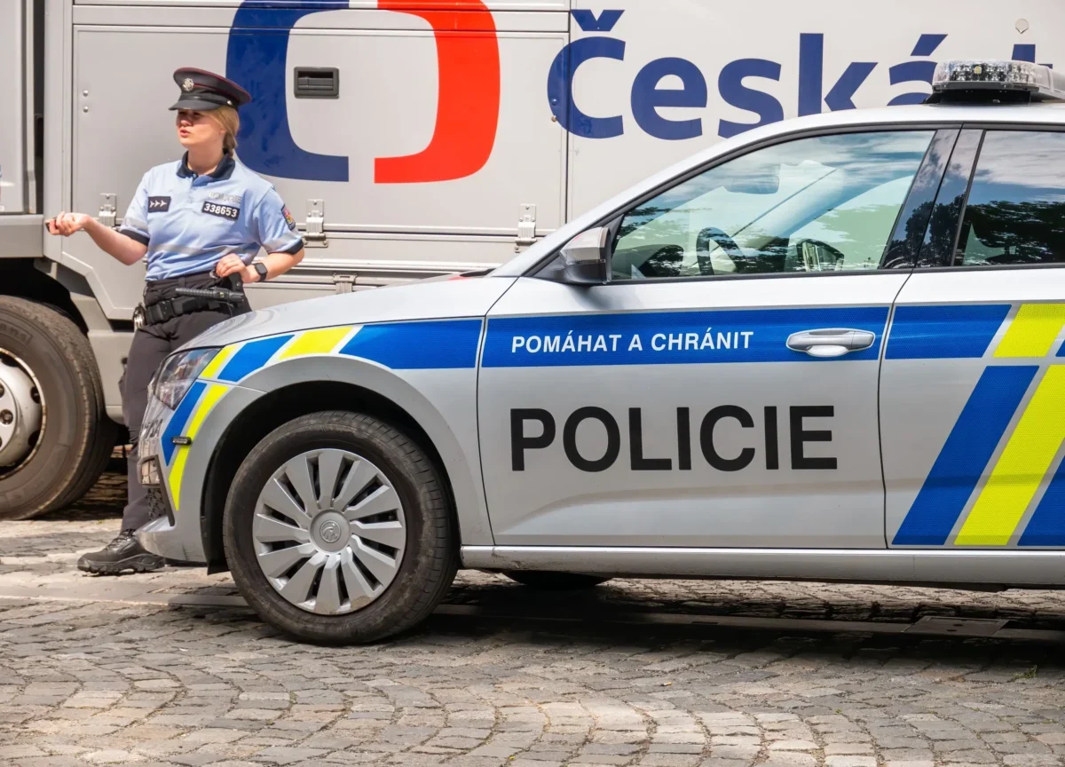 Policejní auto u České televize