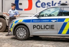 Policejní auto u České televize