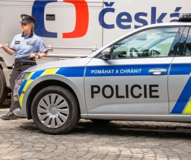 Policejní auto u České televize