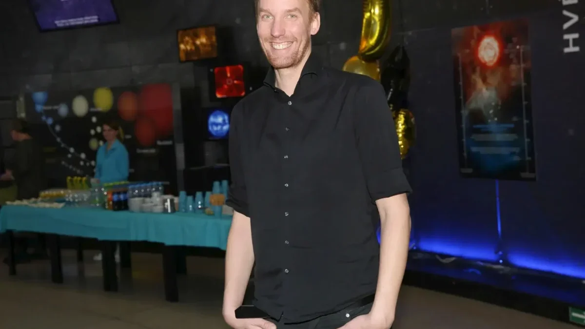 Tomáš Dianiška se směje.