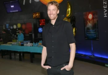 Tomáš Dianiška se směje.