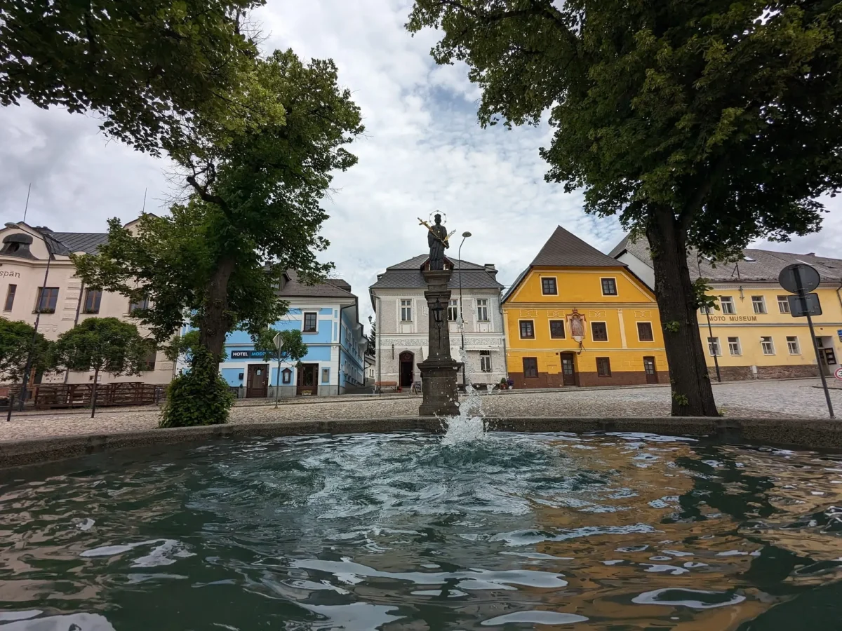 shutterstock_2396970339 1 | TVGURU.cz centrum kašperských hor