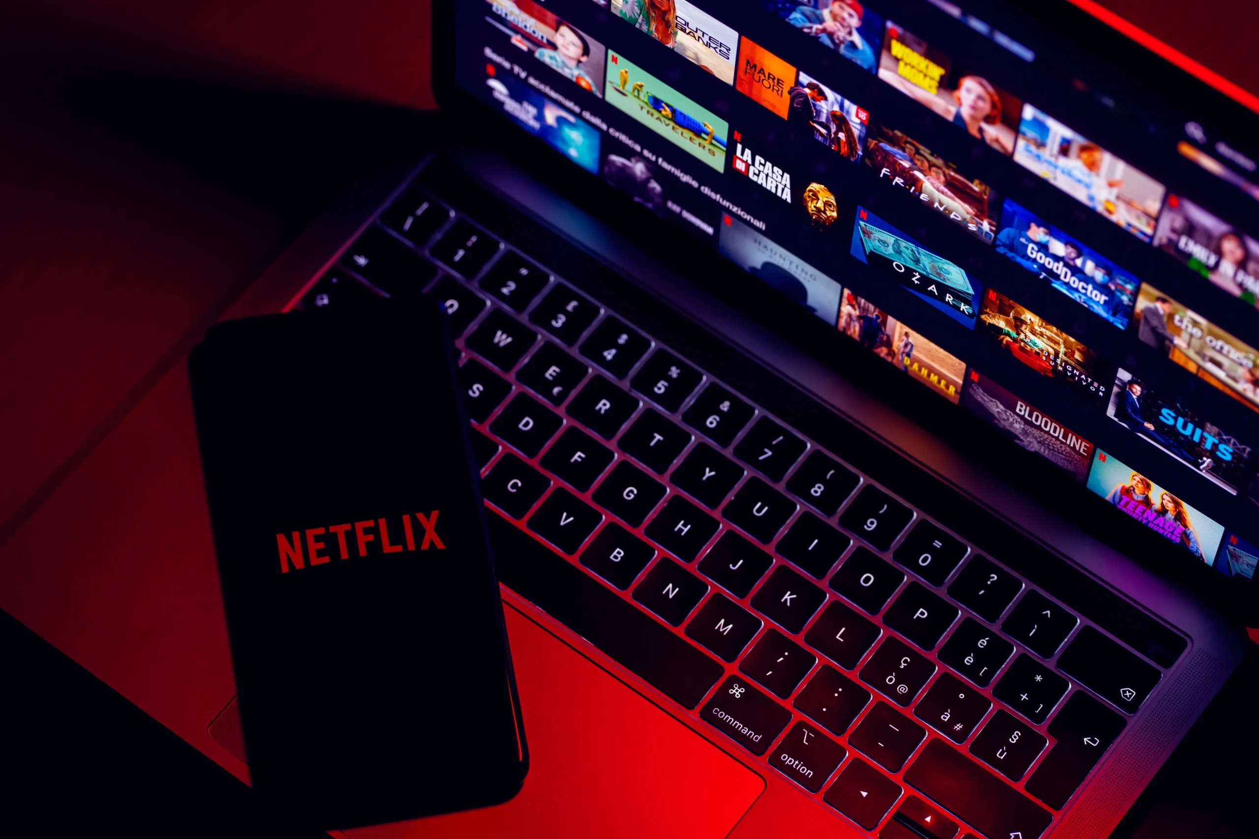 shutterstock_2307831609 | TVGURU.cz Netflix