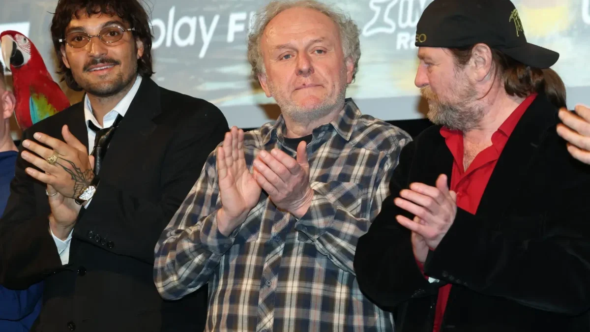 Herci na premiéře filmu Nečekané léto
