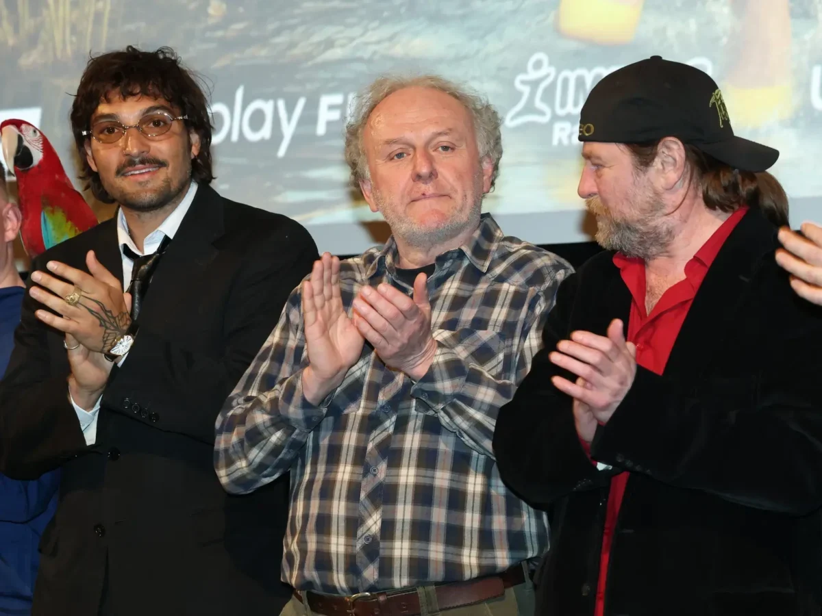 Herci na premiéře filmu Nečekané léto