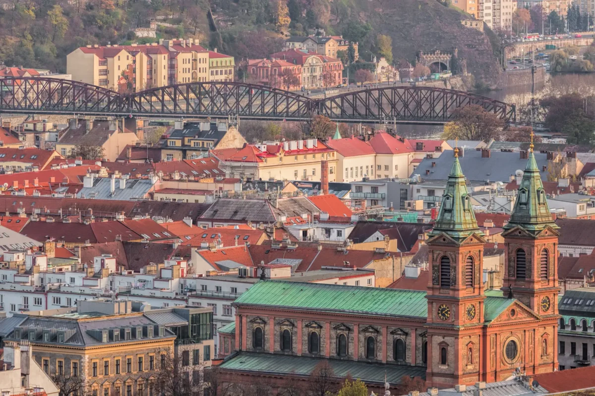 shutterstock_566247196-2 | TVGURU.cz Pohled na Smíchov z výšky