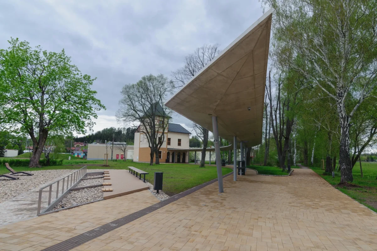 shutterstock_1720939180-2 | TVGURU.cz Ulice v Náchodě